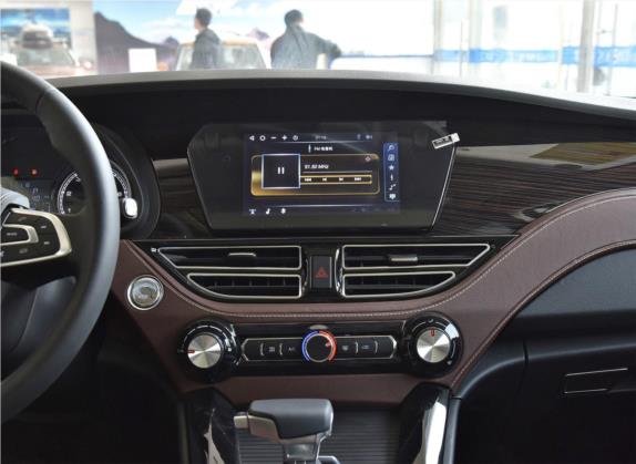 君马S70 2018款 1.5T 自动舒适型 7座 中控类   中控台