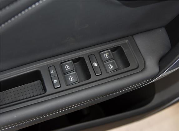 捷途X70 2018款 1.5T 手动畅行版 车厢座椅   门窗控制