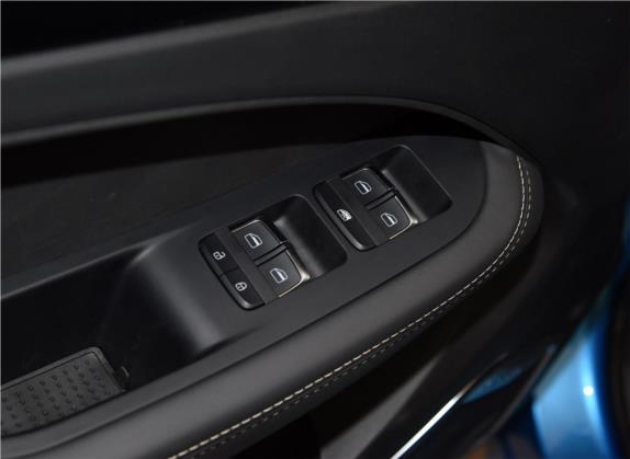 捷途X90 2019款 1.5T 自动智享型 6座 国V 车厢座椅   门窗控制