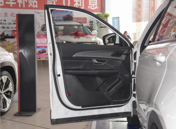 捷途X70 PLUS 2021款 1.6T DCT辰 5座 车厢座椅   前门板