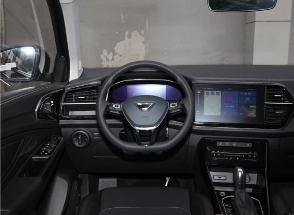 捷达VS7 2022款 黑锋版 1.4T 自动荣耀版Pro 中控类   驾驶位