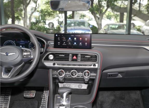 捷尼赛思G70 2023款 2.0T 后驱旗舰型 中控类   中控台