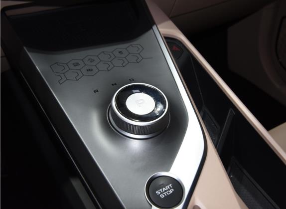 几何C 2021款 C550 魔方版 中控类   挡把