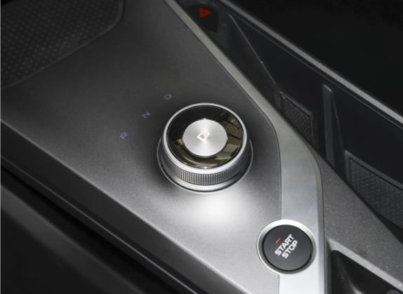 几何C 2022款 400KM 蓝莓Pro 中控类   挡把