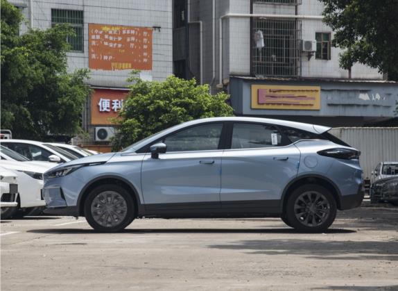 几何C 2022款 400KM 出行版 外观   正侧