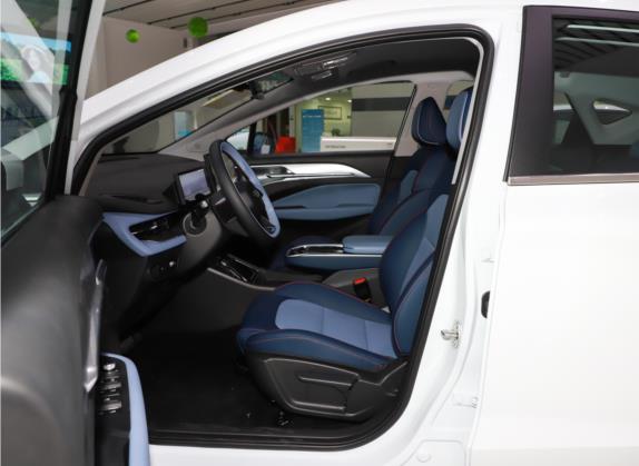 几何M6 2022款 450 新智型 车厢座椅   前排空间