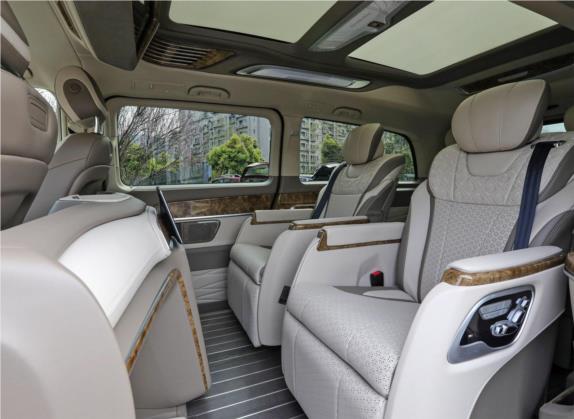 金冠V级 2020款 2.0T 金尊（半隔） 车厢座椅   后排空间