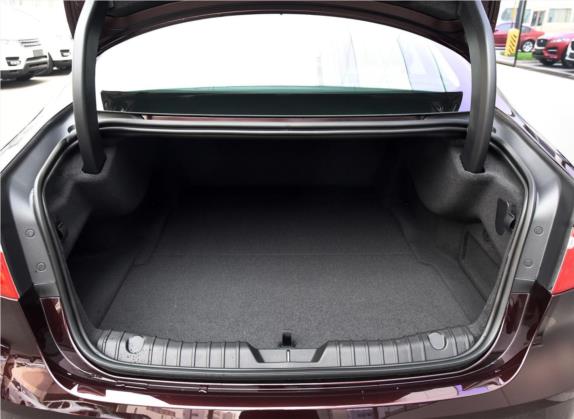 捷豹XFL 2017款 XFL 2.0T 200PS 豪华版 车厢座椅   后备厢
