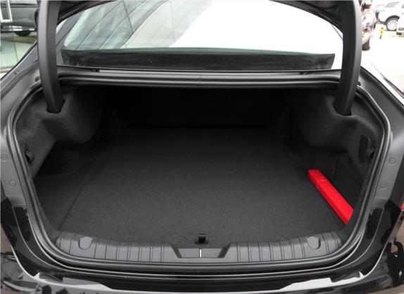 捷豹XFL 2018款 XFL 2.0T 200PS 风华版 车厢座椅   后备厢