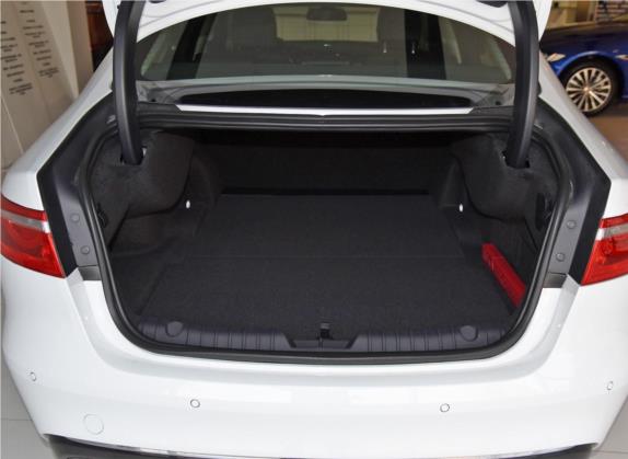 捷豹XFL 2019款 XFL 2.0T 200PS 两驱精英版 车厢座椅   后备厢
