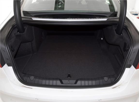 捷豹XFL 2019款 XFL 2.0T 250PS 两驱豪华版 车厢座椅   后备厢