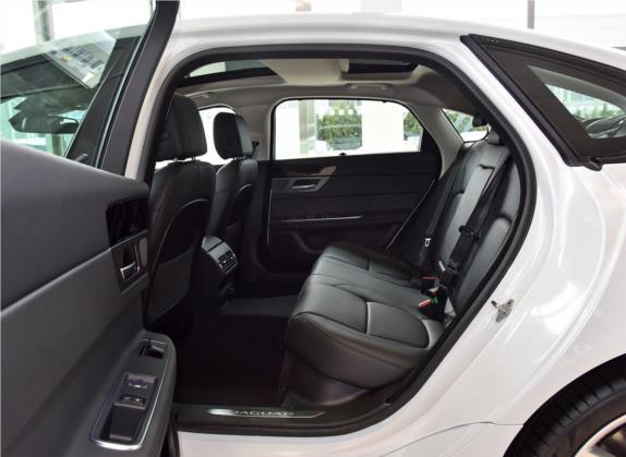 捷豹XFL 2020款 XFL 2.0T P200 两驱赛旗版 车厢座椅   后排空间