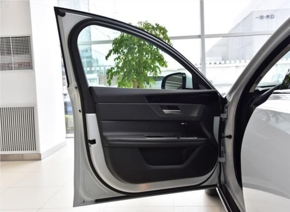 捷豹XFL 2020款 XFL 2.0T P200 两驱赛旗版 车厢座椅   前门板