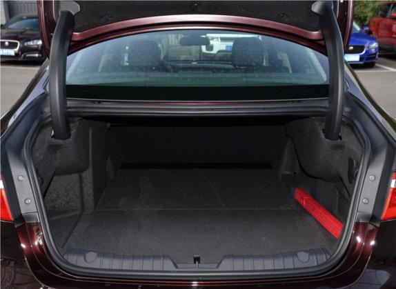 捷豹XFL 2020款 XFL 2.0T P200 两驱精英版 车厢座椅   后备厢