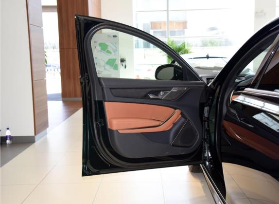 捷豹XFL 2021款 XFL 2.0T P300 四驱旗舰运动版 车厢座椅   前门板