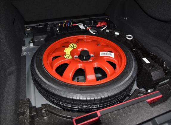 捷豹XFL 2021款 XFL 2.0T P250 两驱尊享豪华版 其他细节类   备胎