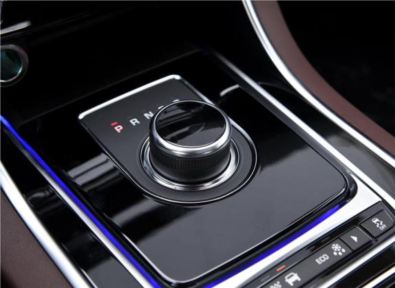 捷豹XEL 2018款 2.0T 250PS 奢华版 中控类   挡把