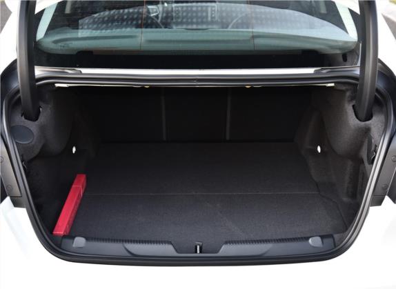 捷豹XEL 2018款 2.0T 200PS 精英版 车厢座椅   后备厢