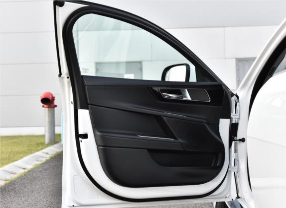 捷豹XEL 2018款 2.0T 200PS 精英版 车厢座椅   前门板