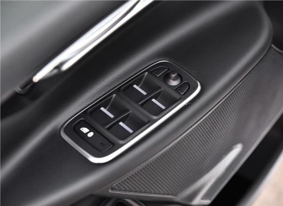 捷豹XEL 2018款 2.0T 200PS 精英版 车厢座椅   门窗控制
