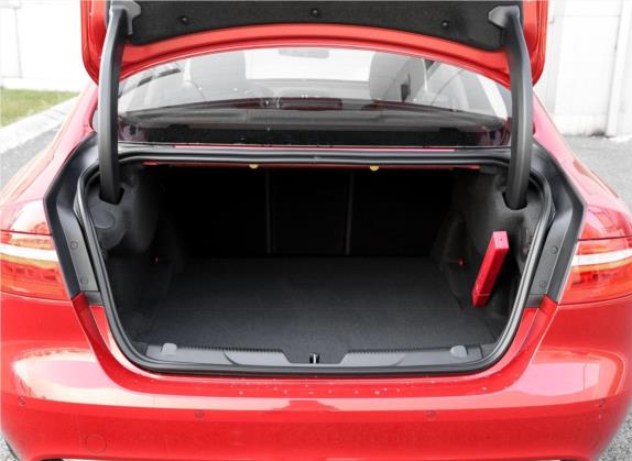 捷豹XEL 2018款 2.0T 200PS 豪华版 车厢座椅   后备厢