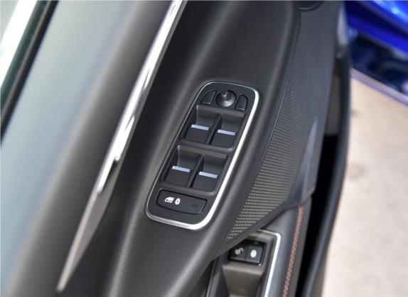 捷豹XEL 2018款 2.0T 200PS 首发限量版 车厢座椅   门窗控制