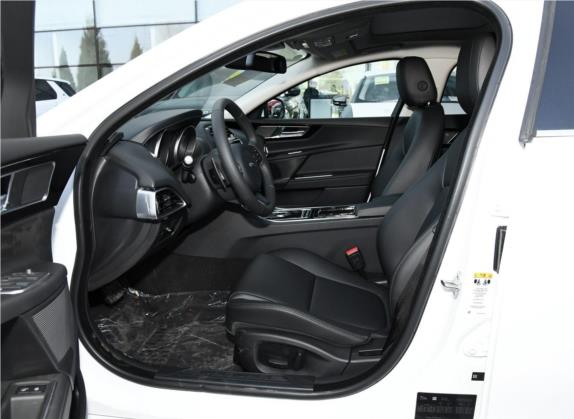 捷豹XEL 2019款 2.0T 200PS 精英版 车厢座椅   前排空间