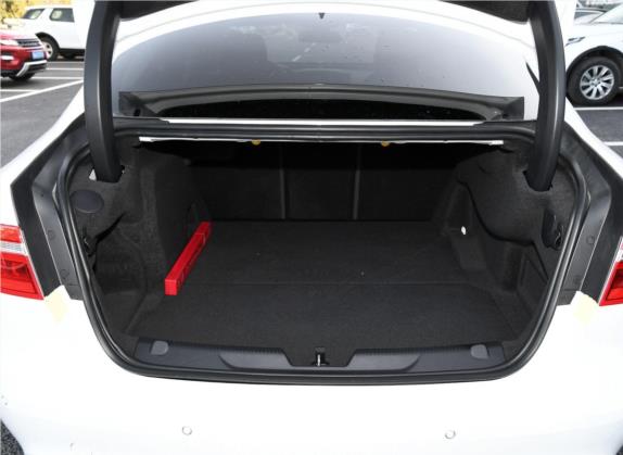 捷豹XEL 2019款 2.0T 200PS 精英版 车厢座椅   后备厢