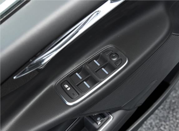捷豹XEL 2019款 2.0T 200PS 精英版 车厢座椅   门窗控制