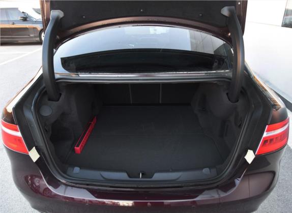 捷豹XEL 2019款 2.0T 200PS 豪华版 车厢座椅   后备厢