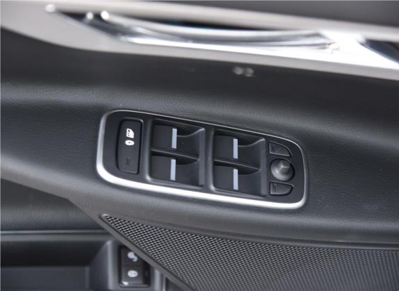 捷豹XEL 2019款 2.0T 200PS 豪华版 车厢座椅   门窗控制