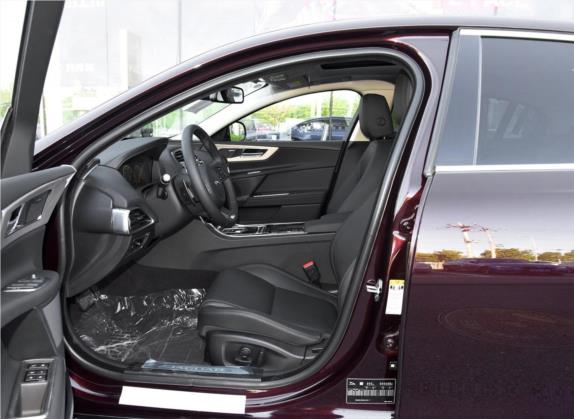 捷豹XEL 2019款 2.0T 250PS 奢华版 车厢座椅   前排空间
