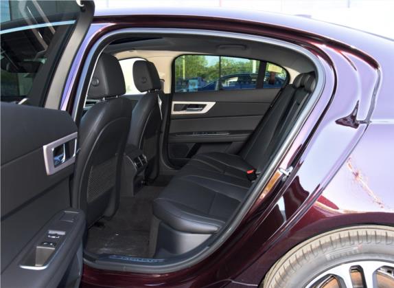 捷豹XEL 2019款 2.0T 250PS 奢华版 车厢座椅   后排空间