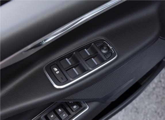 捷豹XEL 2019款 2.0T 250PS 奢华版 车厢座椅   门窗控制