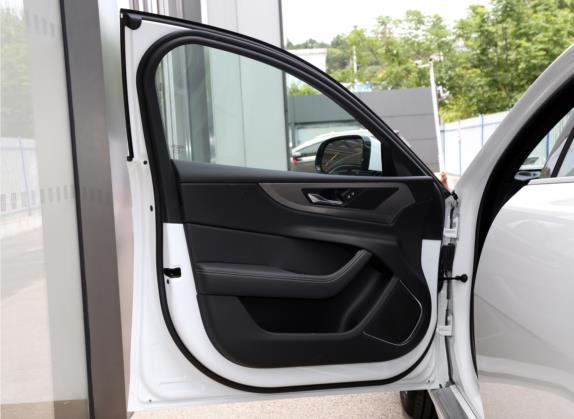 捷豹XEL 2021款 2.0T 200PS R-DYNAMIC 青春运动版 车厢座椅   前门板