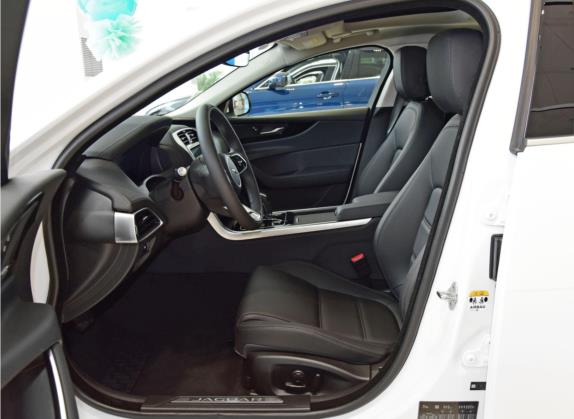 捷豹XEL 2021款 2.0T 250PS S进取优雅版 车厢座椅   前排空间