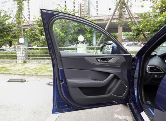 捷豹XEL 2021款 2.0T 250PS R-DYNAMIC SE科技运动版 车厢座椅   前门板