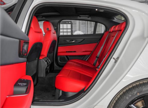 捷豹XEL 2021款 2.0T 250PS 曜黑运动版 车厢座椅   后排空间