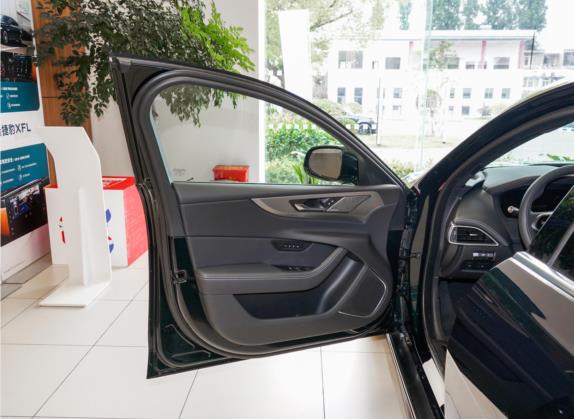 捷豹XEL 2021款 2.0T 250PS R-DYNAMIC HSE豪华运动版 车厢座椅   前门板