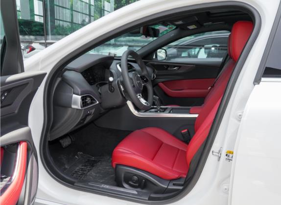 捷豹XEL 2022款 2.0T 250PS R-DYNAMIC S进取运动版 车厢座椅   前排空间