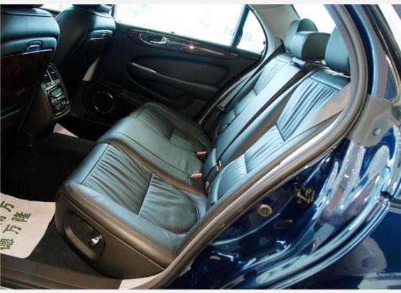 捷豹XJ 2007款 XJ6L 3.0皇家加长版 车厢座椅   后排空间