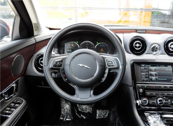 捷豹XJ 2015款 XJL 2.0T 两驱典雅商务版 中控类   驾驶位