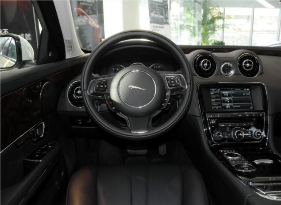 捷豹XJ 2015款  XJL 3.0 SC 两驱全景商务版 中控类   驾驶位