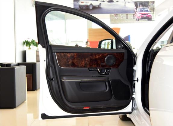 捷豹XJ 2015款 XJL 3.0 SC 四驱尊享商务版 车厢座椅   前门板