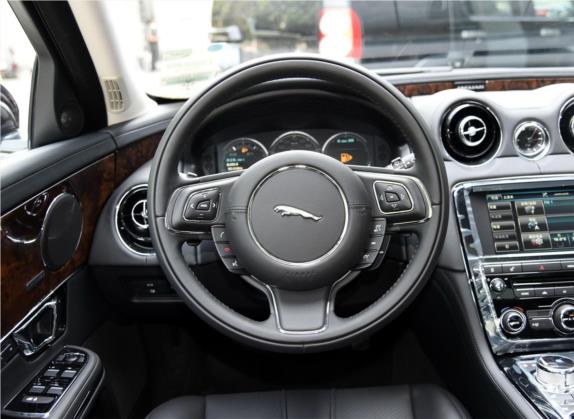 捷豹XJ 2015款 XJL 3.0 SC 四驱全景商务80周年典藏版 中控类   驾驶位