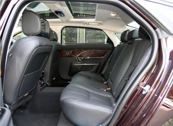 捷豹XJ 2015款 XJL 3.0 SC 四驱全景商务80周年典藏版 车厢座椅   后排空间