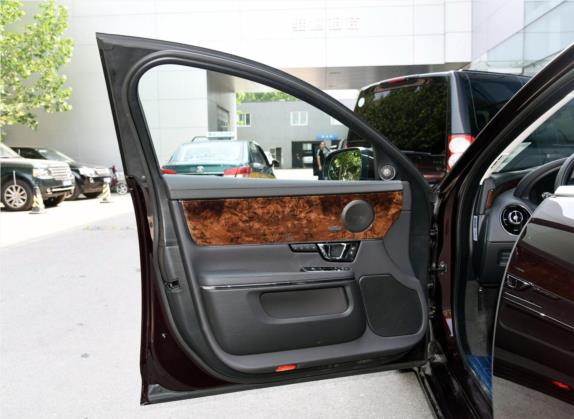 捷豹XJ 2015款 XJL 3.0 SC 四驱全景商务80周年典藏版 车厢座椅   前门板