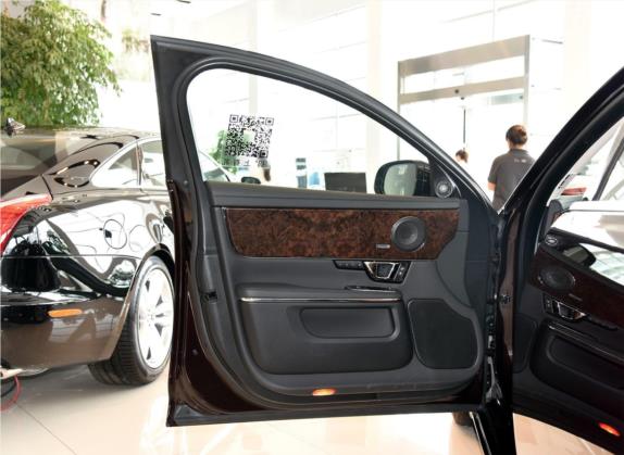 捷豹XJ 2015款 XJL 3.0 SC 四驱尊享商务80周年典藏版 车厢座椅   前门板