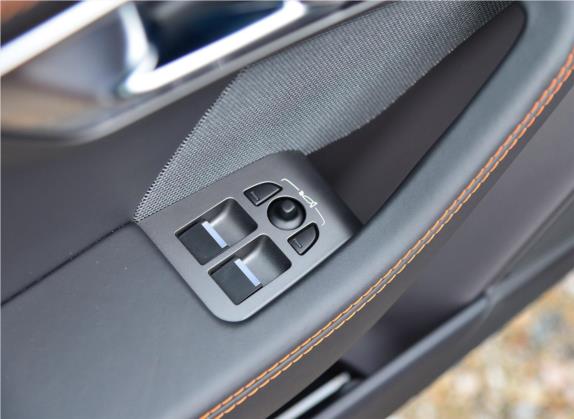 捷豹F-TYPE 2015款 5.0 SC R 硬顶版 车厢座椅   门窗控制