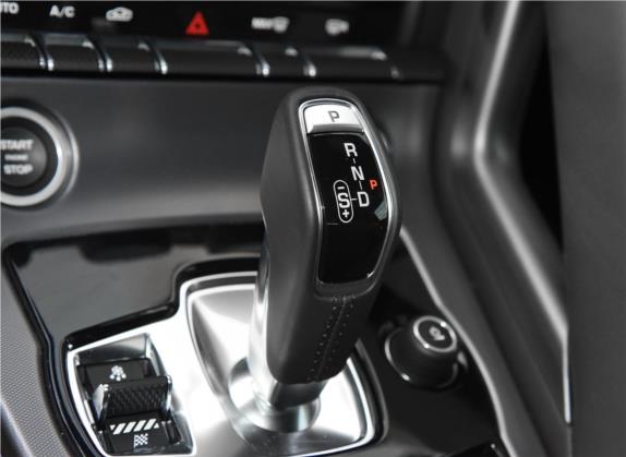 捷豹F-TYPE 2021款 P300 后驱敞篷版 中控类   挡把